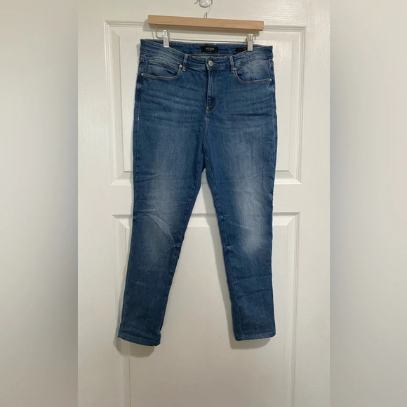 Guess Eco 1981 Jeans - Picture 4 of 9